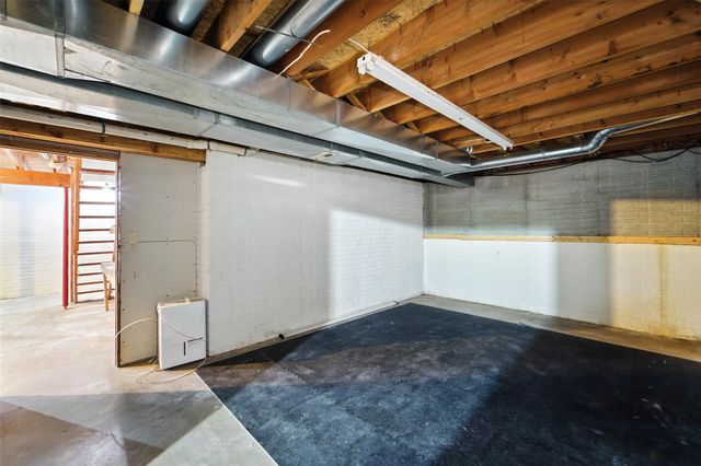 1228 64th Street, West Des Moines, IA 50266