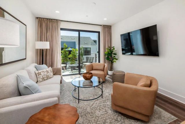 1105 Catania Court 203, Encinitas, CA 92024