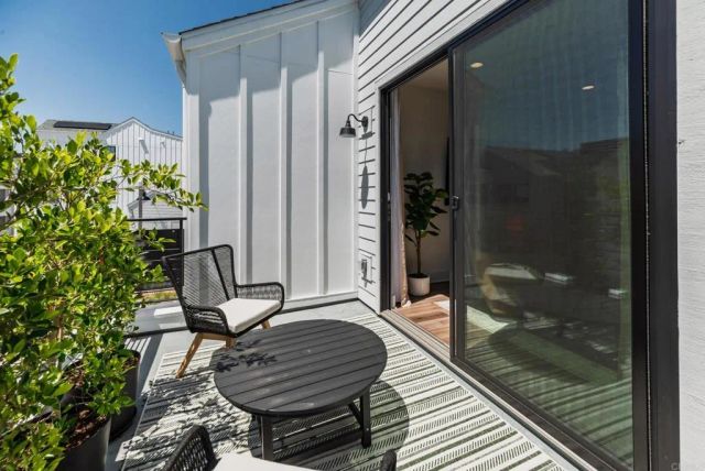 1105 Catania Court 203, Encinitas, CA 92024