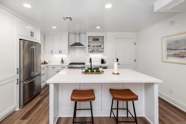 1105 Catania Court 203, Encinitas, CA 92024