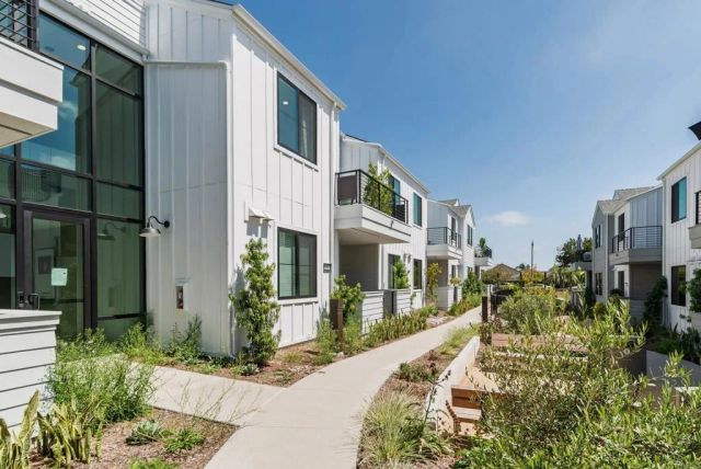 1105 Catania Court 203, Encinitas, CA 92024