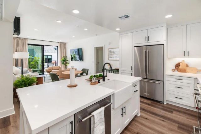 1105 Catania Court 203, Encinitas, CA 92024