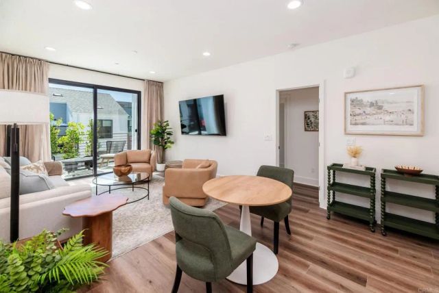 1105 Catania Court 203, Encinitas, CA 92024
