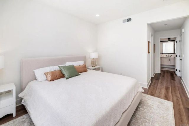 1105 Catania Court 203, Encinitas, CA 92024