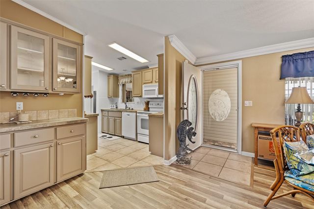 134 AMERICANA COURT NE 216, St Petersburg, FL 33702