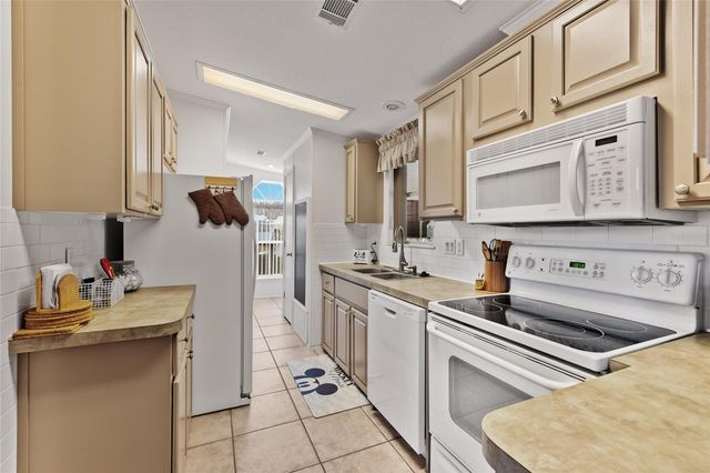 134 AMERICANA COURT NE 216, St Petersburg, FL 33702