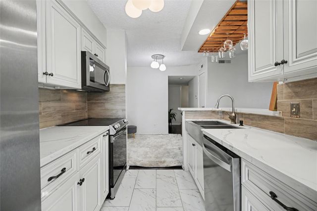 1900 Bay Area Boulevard Q184, Houston, TX 77058