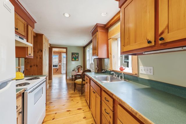 3 Creighton Street, Newmarket, NH 03857