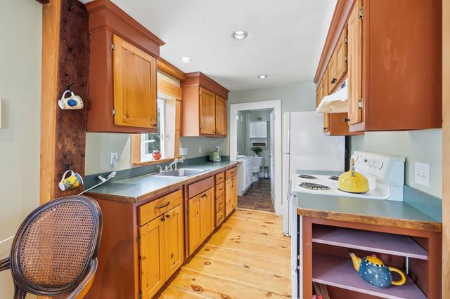 3 Creighton Street, Newmarket, NH 03857