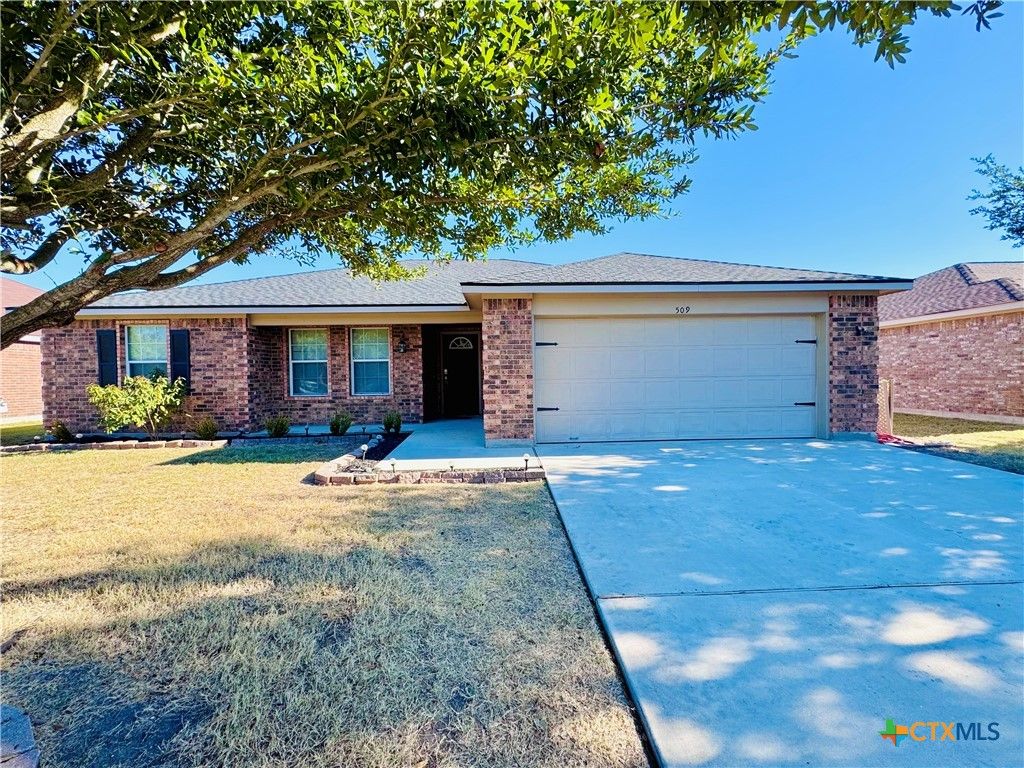 509 NE Christopher Cove, Lockhart, TX 78644