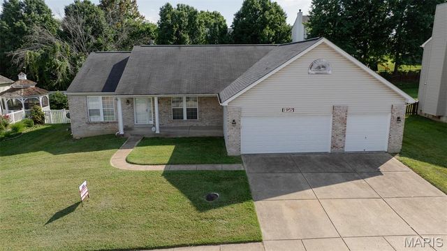 1907 Meadow Trails Drive, Florissant, MO 63031