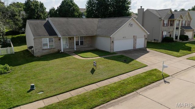 1907 Meadow Trails Drive, Florissant, MO 63031