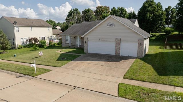1907 Meadow Trails Drive, Florissant, MO 63031