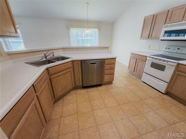 1907 Meadow Trails Drive, Florissant, MO 63031