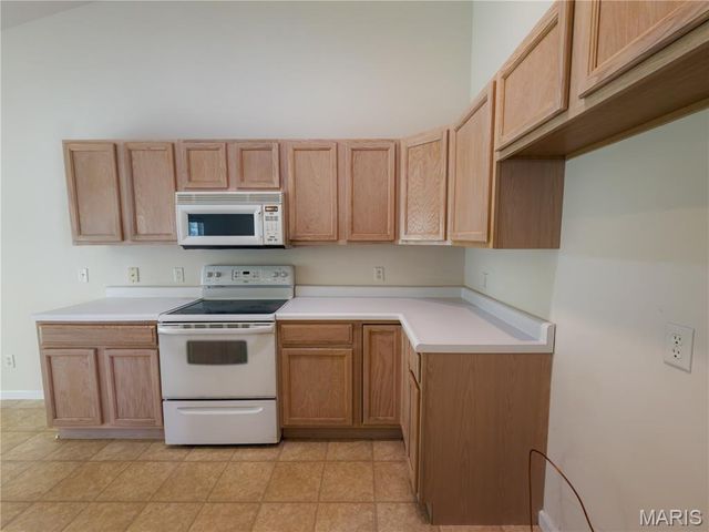 1907 Meadow Trails Drive, Florissant, MO 63031