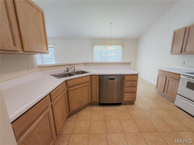 1907 Meadow Trails Drive, Florissant, MO 63031