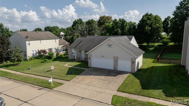 1907 Meadow Trails Drive, Florissant, MO 63031