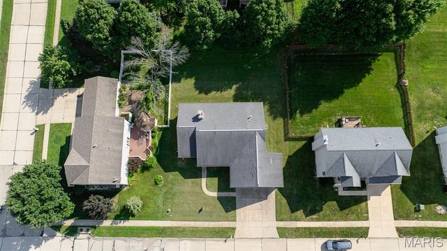 1907 Meadow Trails Drive, Florissant, MO 63031