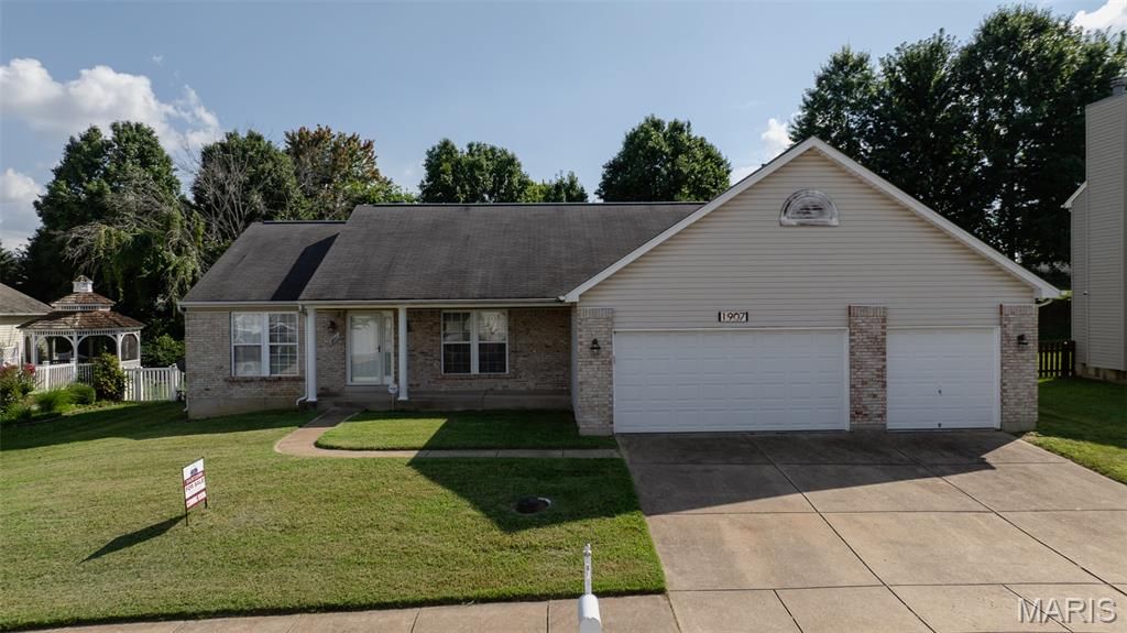 1907 Meadow Trails Drive, Florissant, MO 63031