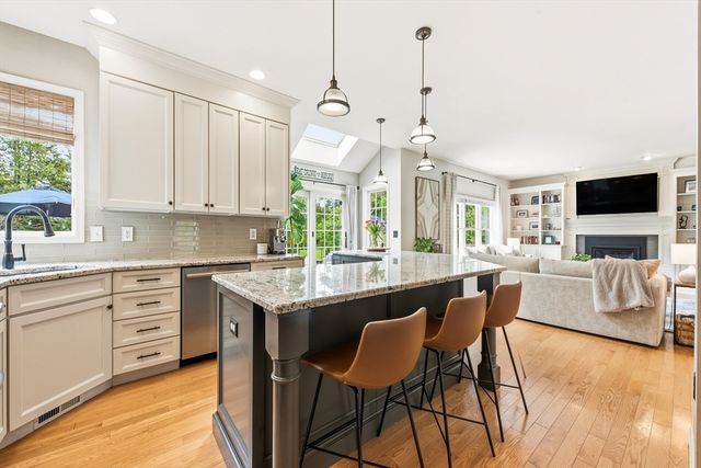6 Hancock Rd, Franklin, MA 02038