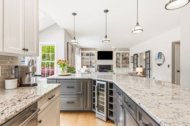 6 Hancock Rd, Franklin, MA 02038