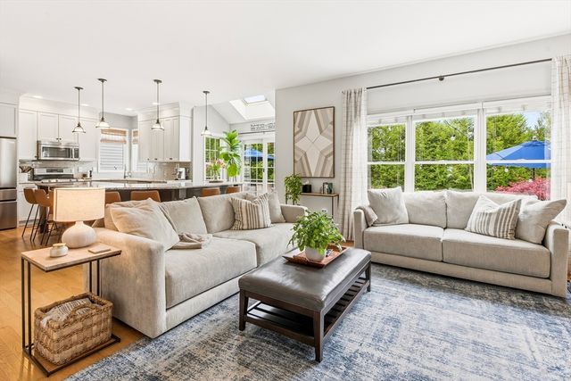 6 Hancock Rd, Franklin, MA 02038