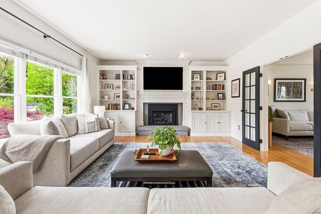 6 Hancock Rd, Franklin, MA 02038