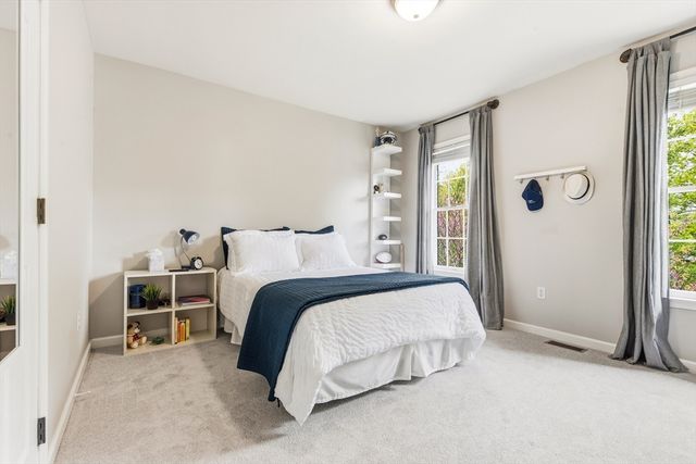 6 Hancock Rd, Franklin, MA 02038