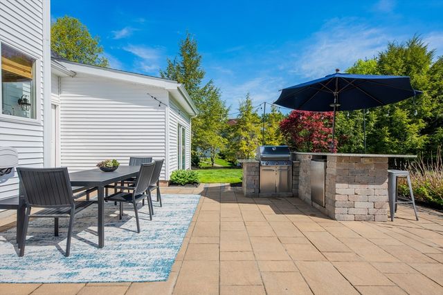6 Hancock Rd, Franklin, MA 02038