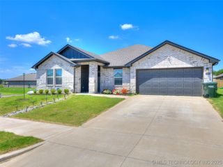 2701 SE Spring Creek Street, Claremore, OK 74017