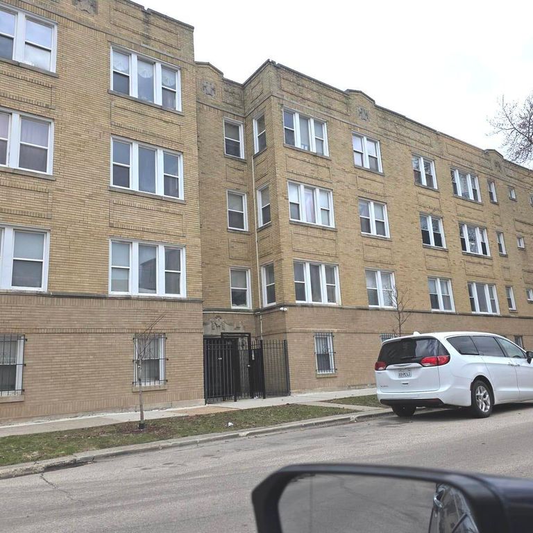 1248 N Spaulding Avenue 2, Chicago, IL 60651