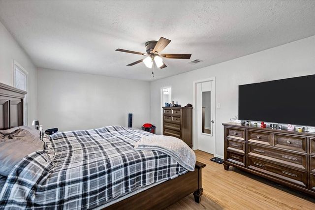 516 23rd Avenue N, Texas City, TX 77590