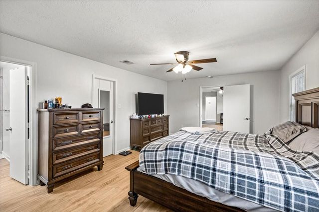 516 23rd Avenue N, Texas City, TX 77590