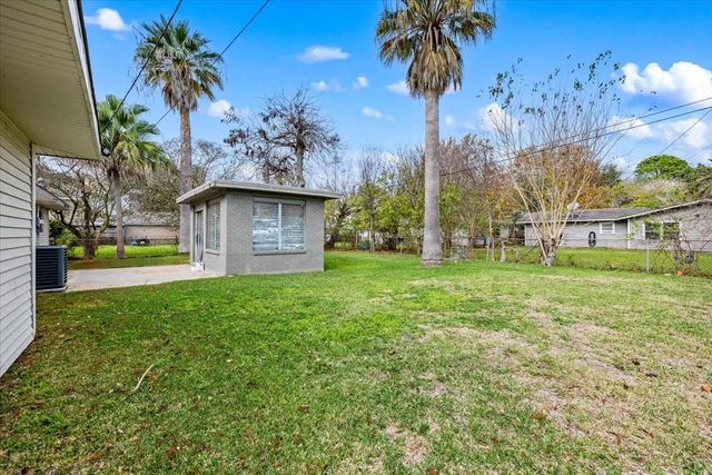 516 23rd Avenue N, Texas City, TX 77590