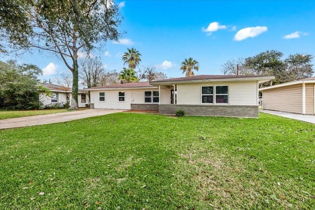 516 23rd Avenue N, Texas City, TX 77590