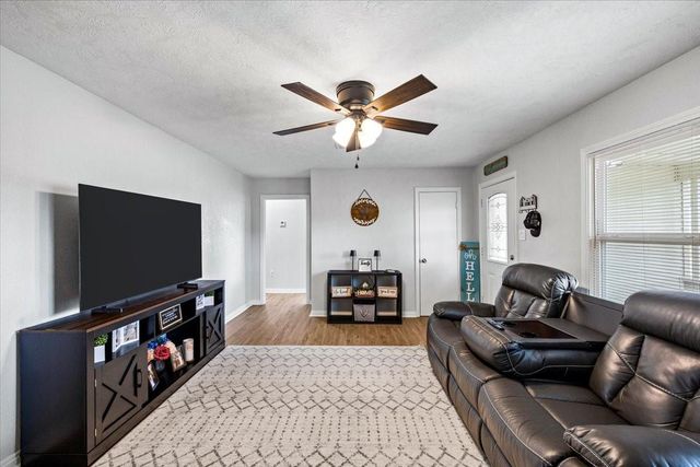 516 23rd Avenue N, Texas City, TX 77590