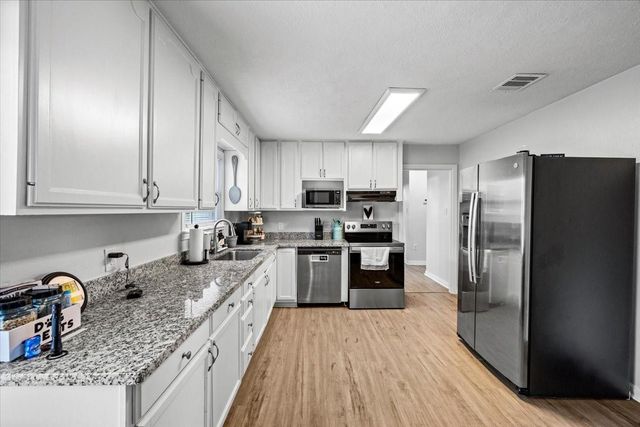 516 23rd Avenue N, Texas City, TX 77590