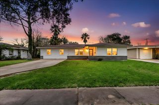 516 23rd Avenue N, Texas City, TX 77590