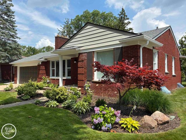1072 S Brys Drive, Grosse Pointe Woods, MI 48236