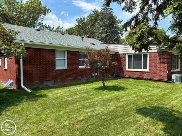 1072 S Brys Drive, Grosse Pointe Woods, MI 48236