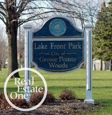 1072 S Brys Drive, Grosse Pointe Woods, MI 48236