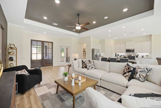 1586 Vista View Drive, Pleasanton, TX 78064