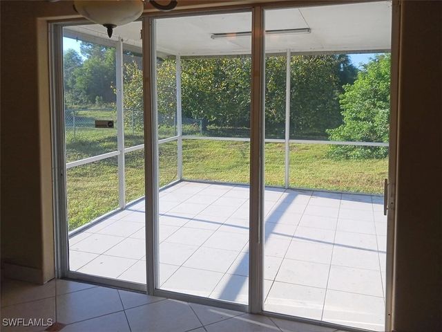 120 18th AVE NE, Naples, FL 34120