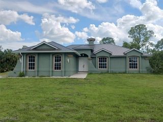 120 18th AVE NE, Naples, FL 34120