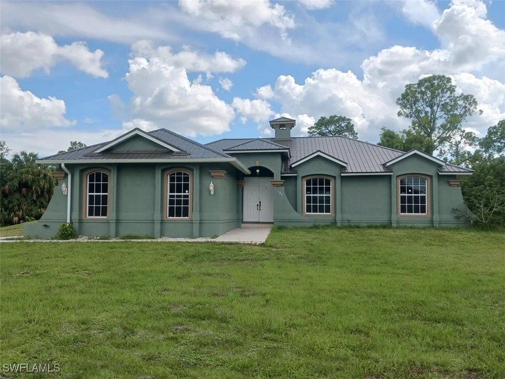 120 18th AVE NE, Naples, FL 34120