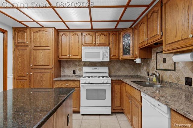 5860 Wright Drive, Troy, MI 48098