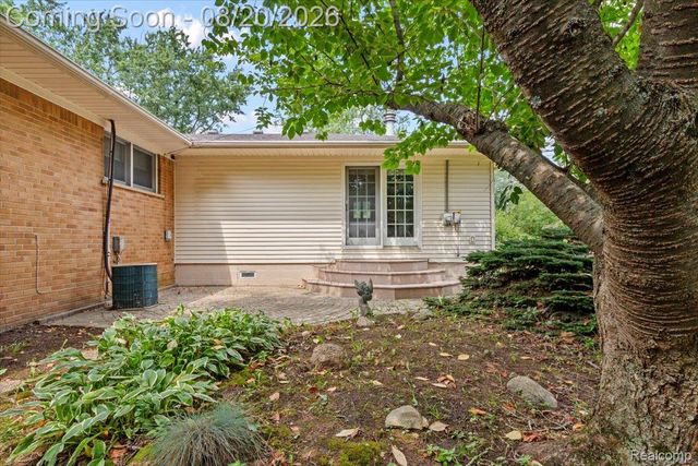 5860 Wright Drive, Troy, MI 48098