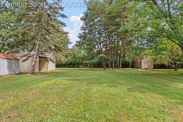 5860 Wright Drive, Troy, MI 48098