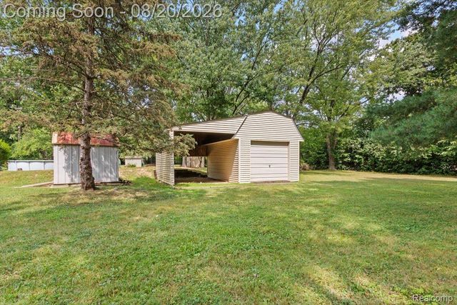 5860 Wright Drive, Troy, MI 48098