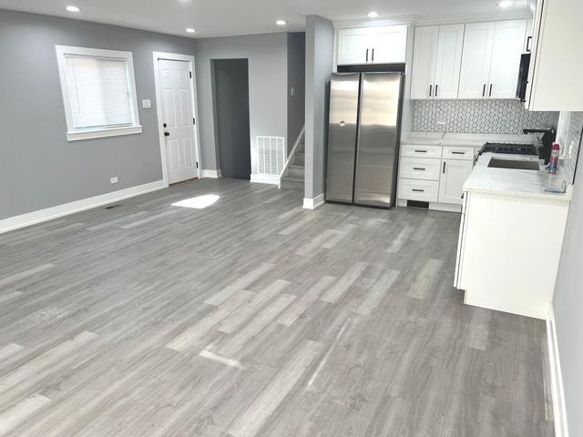 9339 S Burnside Avenue, Chicago, IL 60619